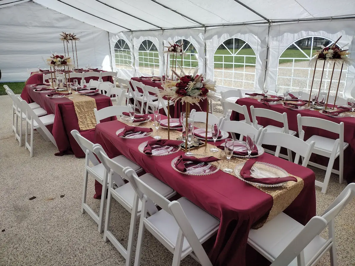 A beautiful white and maroon color combination for the event